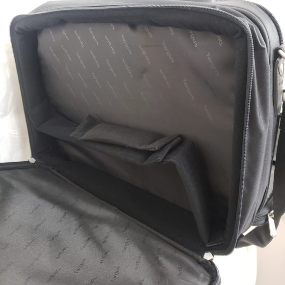 Targus Trademark Notepac Plus Carrying Messenger Bag with Shoulder Straps fit up - Picture 5 of 8